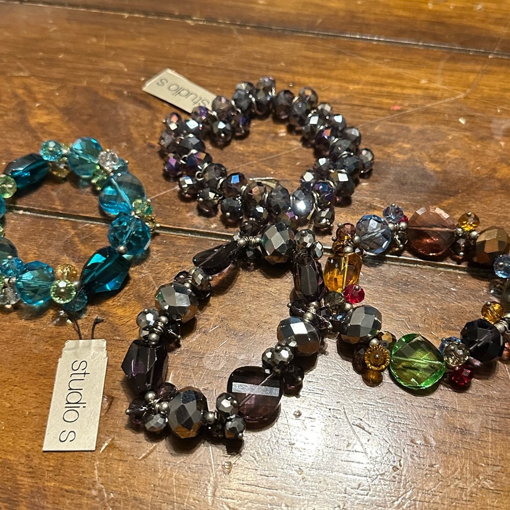 Bracelets with elastic band